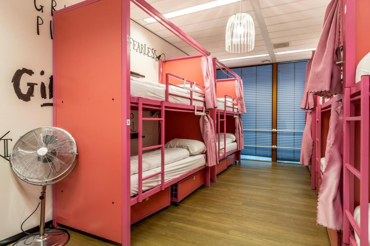 Hostelle - Female Only